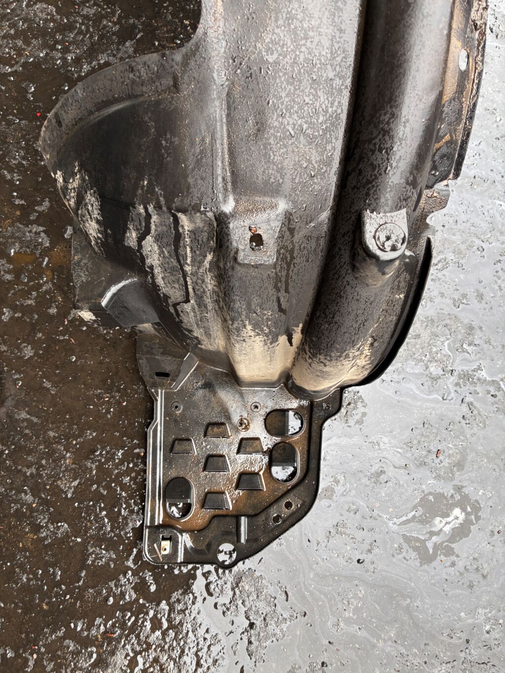 Подкрылок на Honda Stream RN6 R18A, Переднее Левое расположение