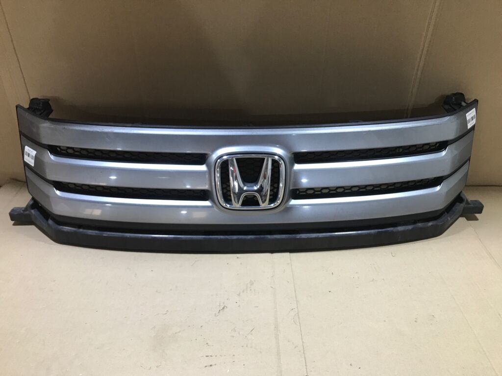 Решетка радиатора на Honda Freed Spike GB3