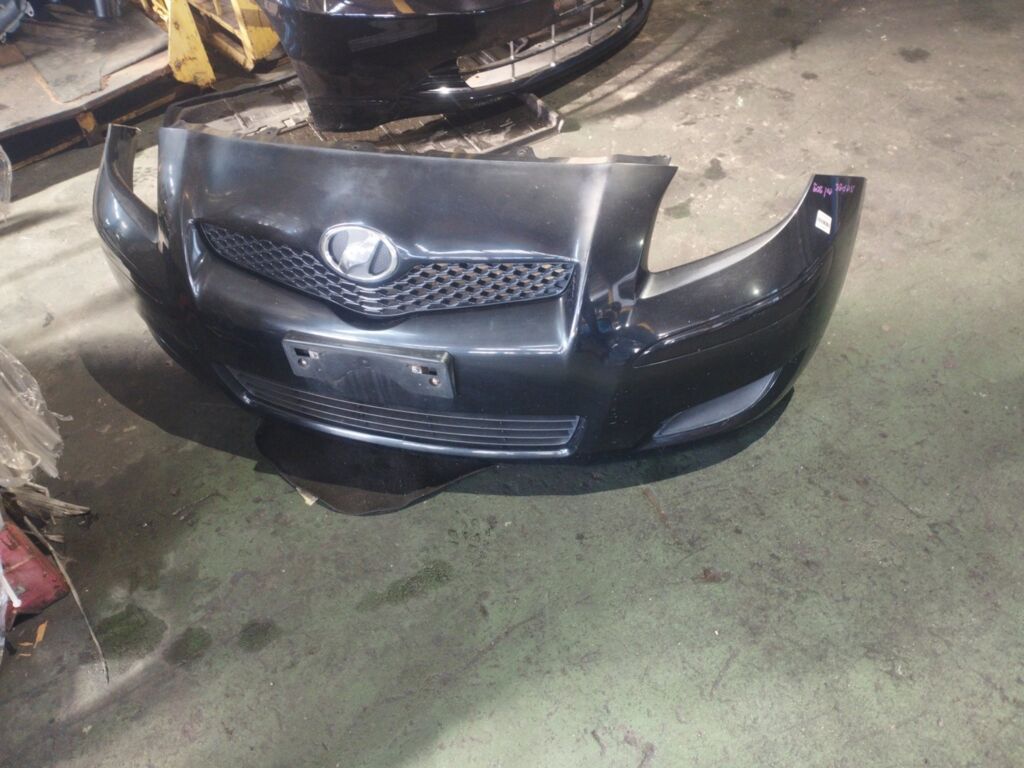 Бампер на Toyota Vitz SCP90 52119-52600, Переднее расположение