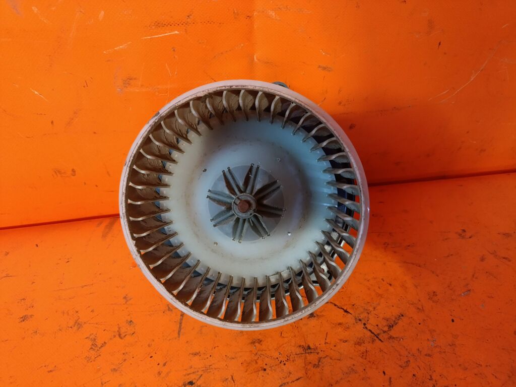 Мотор печки на Honda Stepwgn RF3