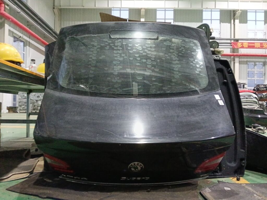 Крышка багажника на Skoda Superb 3T