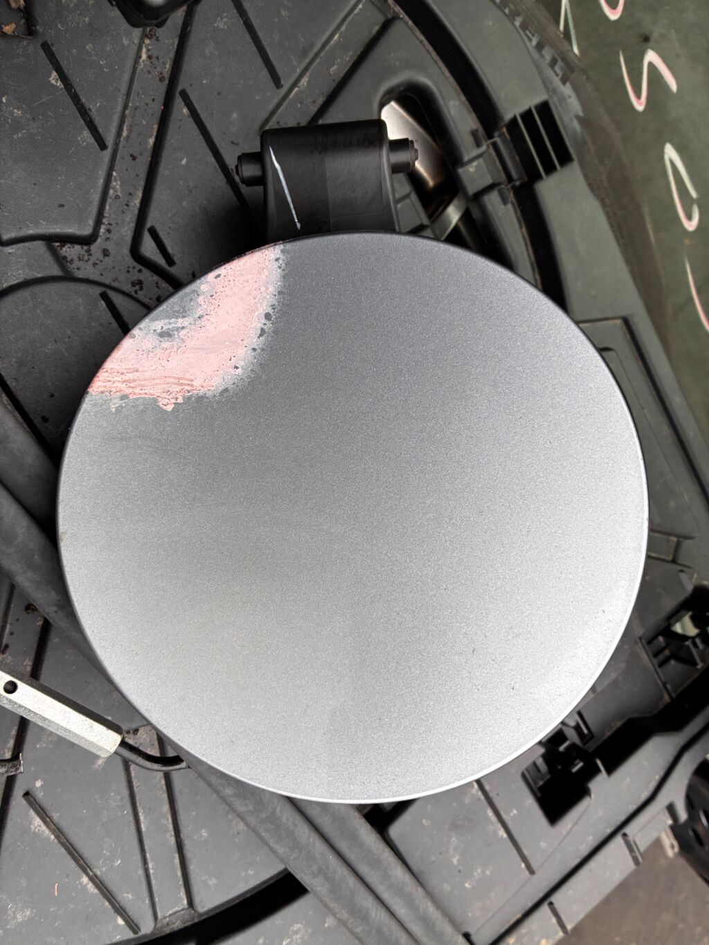 Лючок на Toyota Passo M700A 77293-B1010