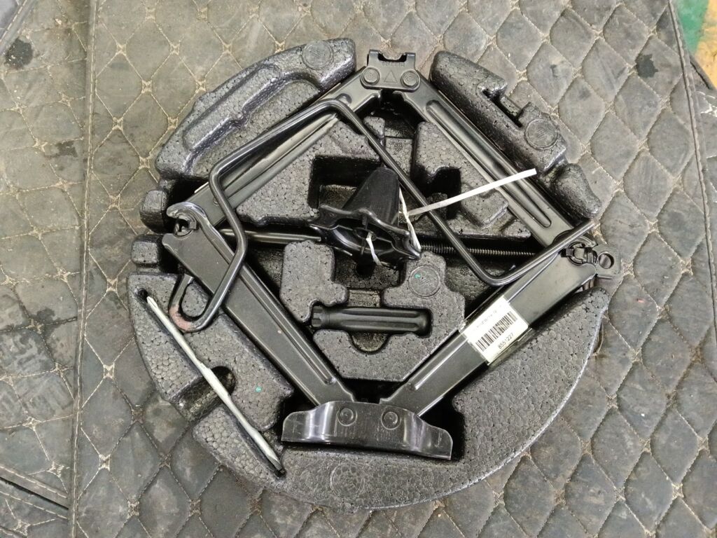 Домкрат на Chevrolet Cruze J300 132555681  132555682