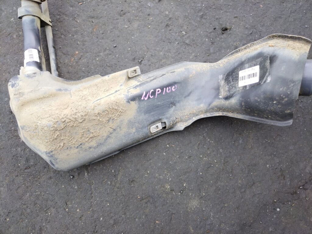 Заливная горловина топливного бака на Toyota Ractis NCP100 1NZ-FE