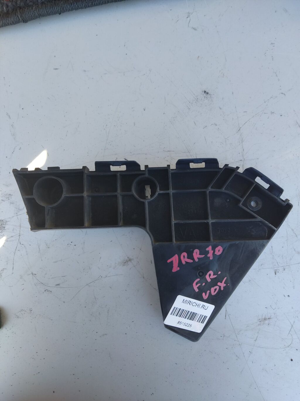 Крепление бампера на Toyota Voxy ZRR70G 52115-28160, Переднее Правое расположение