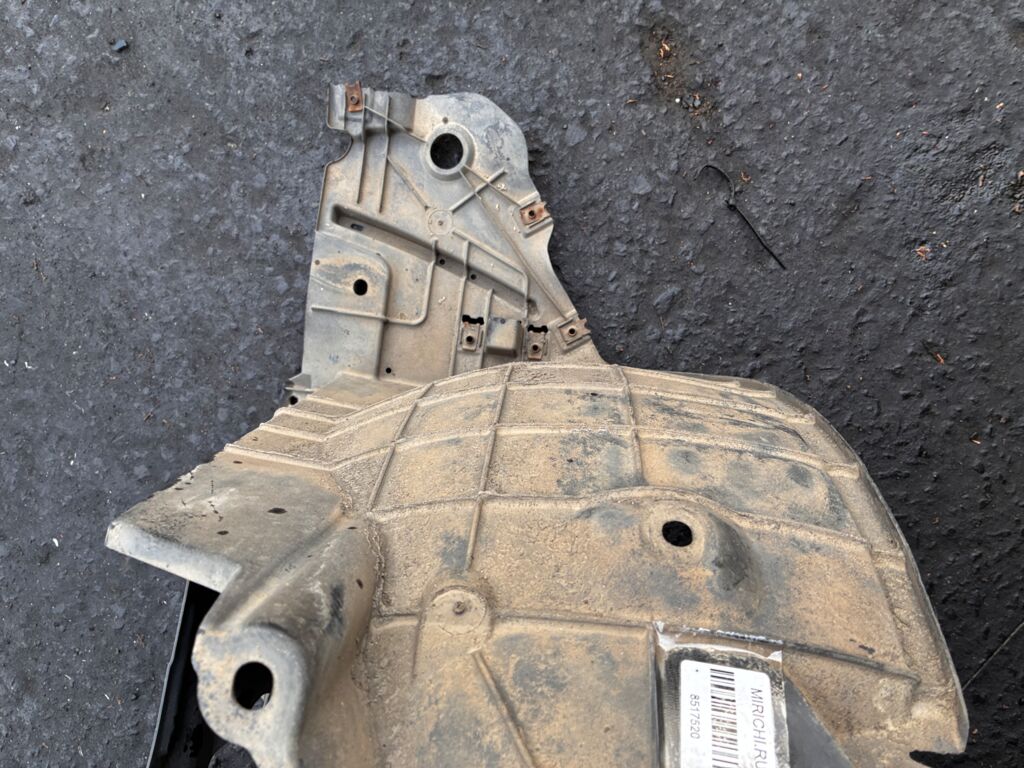 Подкрылок на Nissan Note E11 HR15DE 212630  2711FP1  2711FP1T  63840-1U600  63840-8Y20A  63840-9U000  63840-9U20A  63840-9U20B  638401U600  638429U000  8400-618  915.NS11115R  974592  DS11174AR  DT501016L0R00  FP 5013 388  NNNOT06-300-R  NNNOT06300R  NNNOT06301R  PDS11174AR  ST-DTE1-016L-1, Переднее Правое расположение