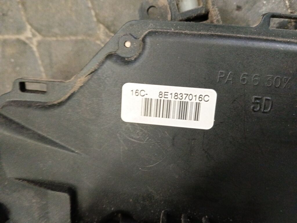 Замок двери на Audi A4 8E 8E1837016C, Переднее Правое расположение