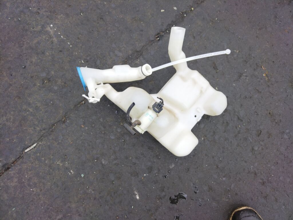 Бачок омывателя на Honda Insight ZE2 Фото 2