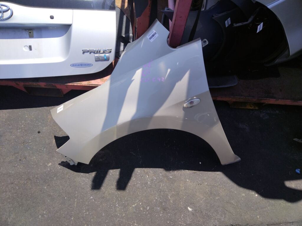 Крыло переднее на Nissan Tiida C11, Левое расположение