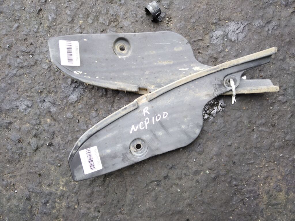 Подкрылок на Toyota Ractis NCP100 1NZ-FE 52592-52210  52591-52220, Заднее расположение