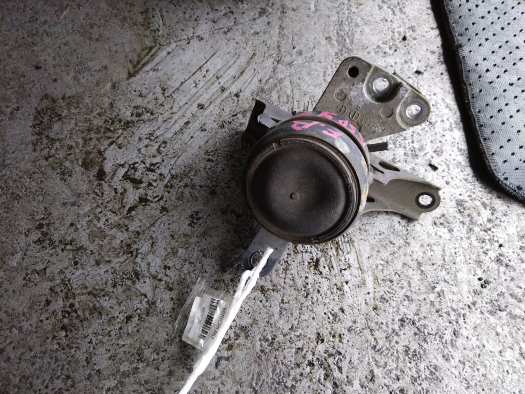 Подушка двигателя на Toyota Vitz KSP90 1KR-FE, Переднее Правое расположение