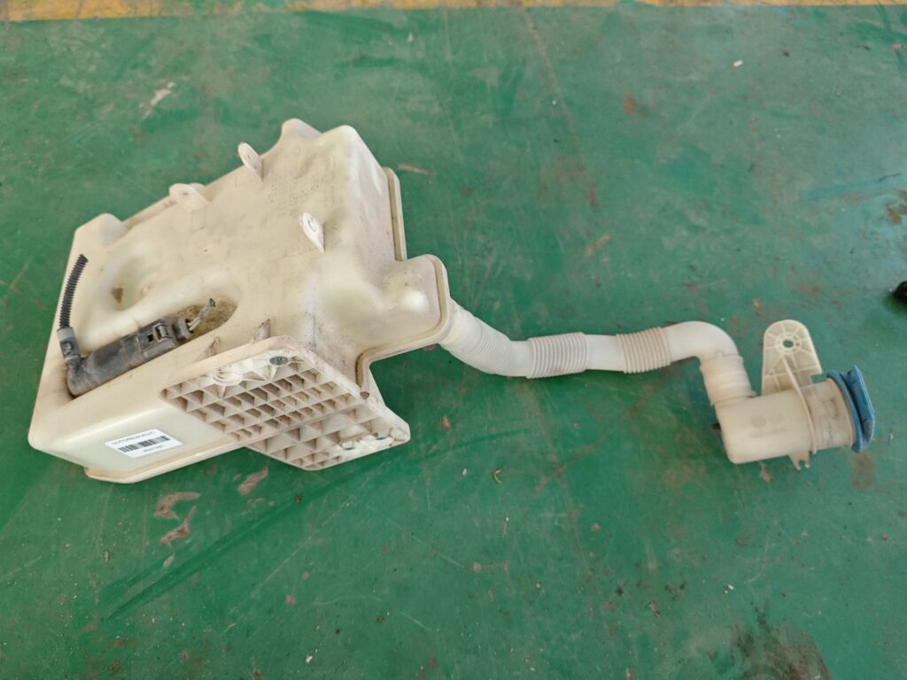 Бачок омывателя на Skoda Octavia A5 1Z 1KD955453