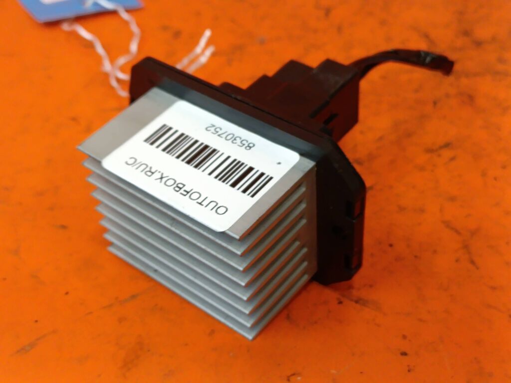 Регулятор скорости мотора отопителя на Mitsubishi Colt Z22A