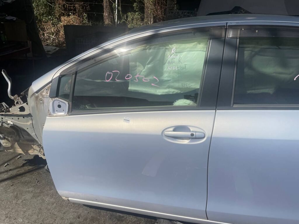Дверь боковая на Toyota Vitz KSP90, Переднее Левое расположение