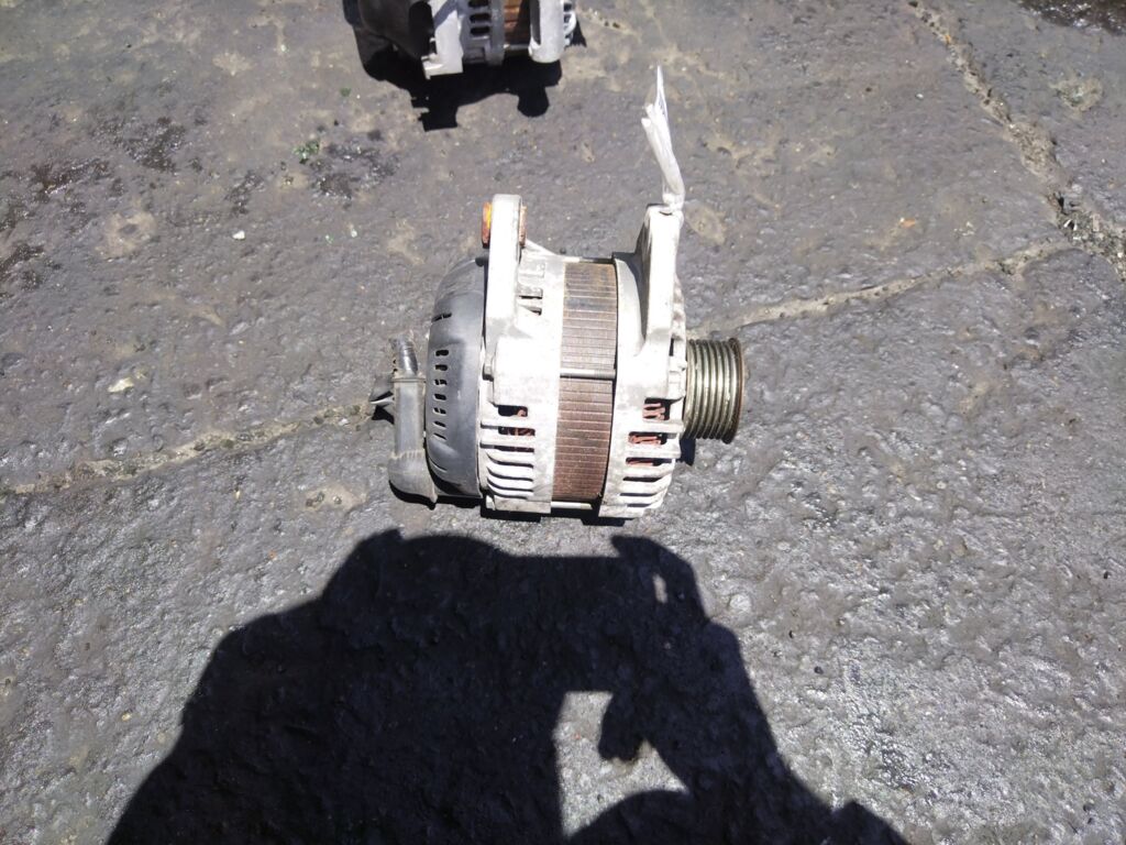 Генератор на Nissan Tiida C11 HR15DE 23100-ED00B