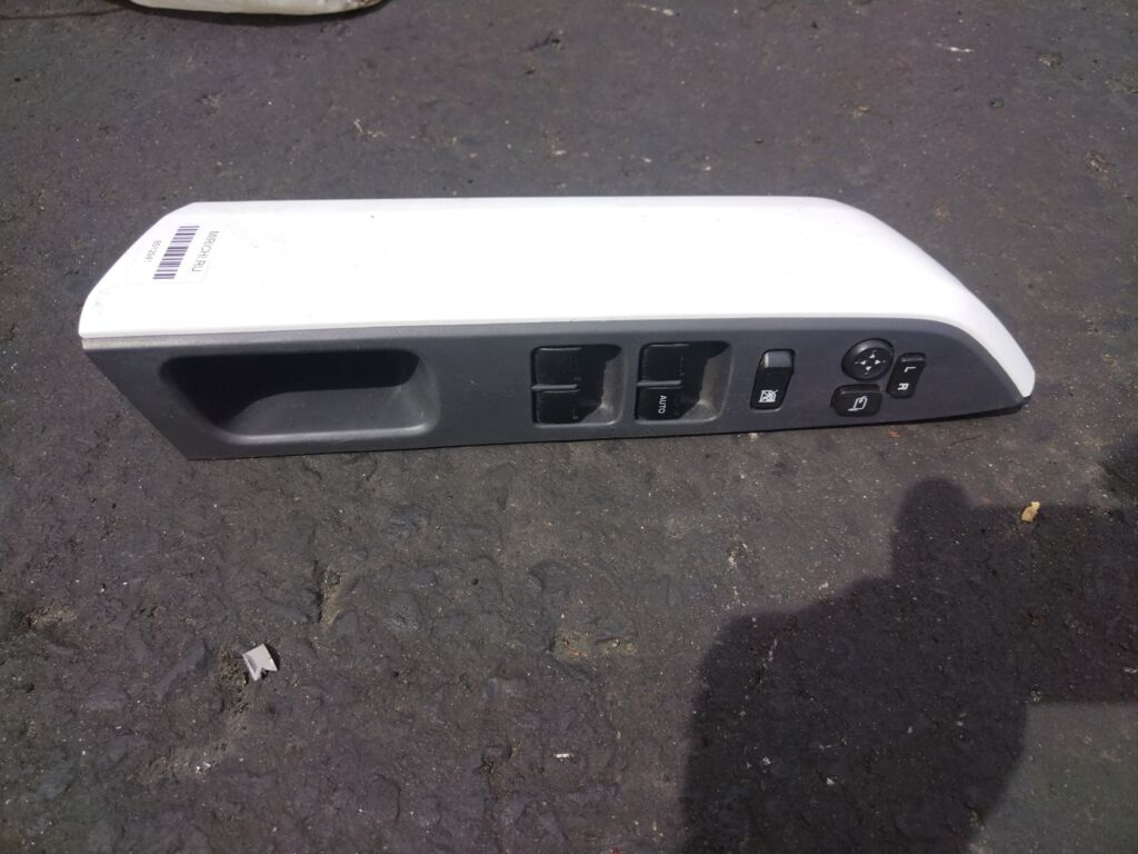 Блок упр-я стеклоподъемниками 37990-65P00 на Suzuki Hustler MR41S Фото 2