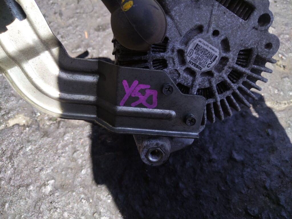 Генератор 23100-EG010 на Nissan Fuga Y50 VQ25DE Фото 1