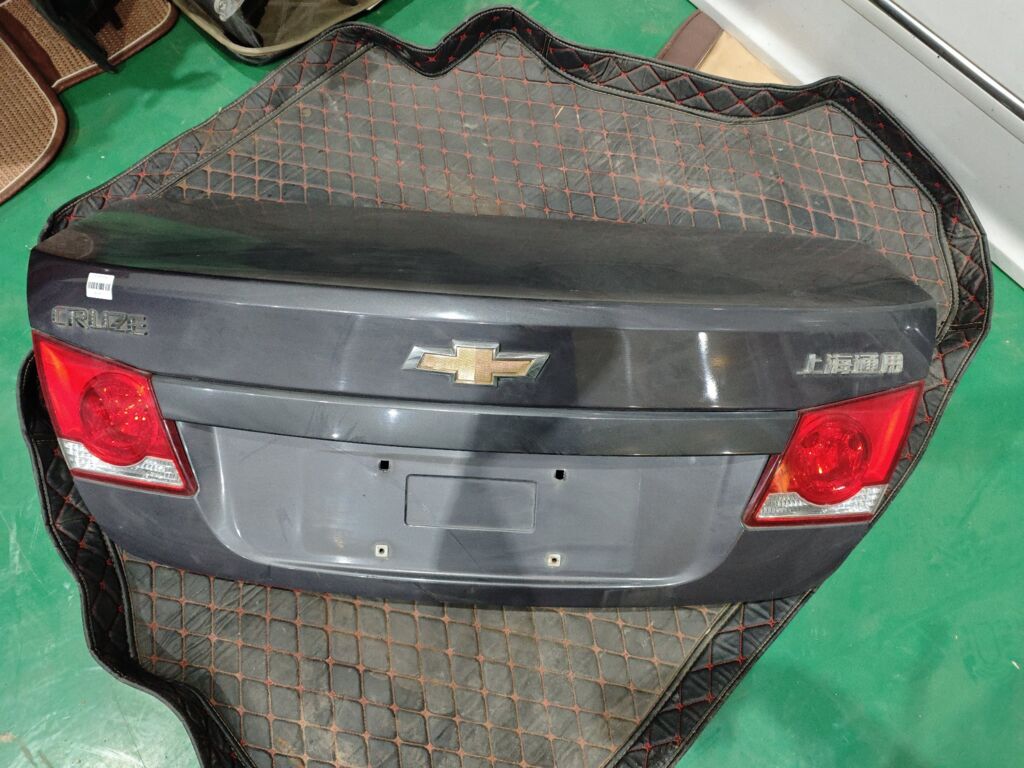 Крышка багажника на Chevrolet Cruze J300