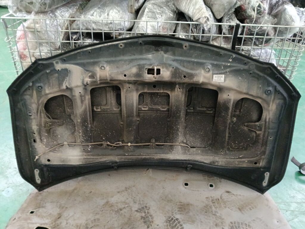 Капот на Toyota Corolla ZZE150L Фото 3