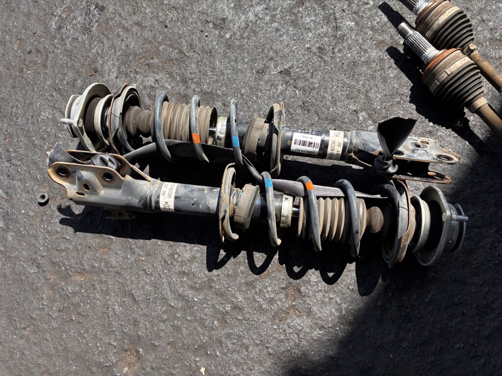 Стойка амортизатора на Subaru Pleo Plus LA300F KF-VE, Переднее расположение