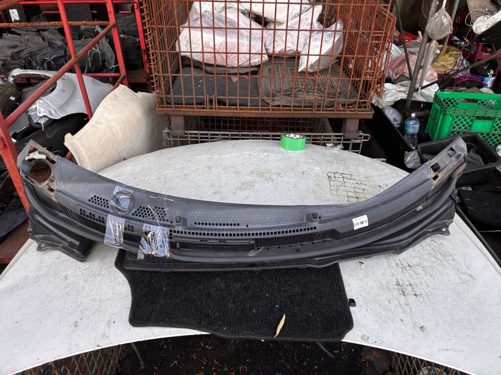 Решетка под лобовое стекло на Honda Freed GB3