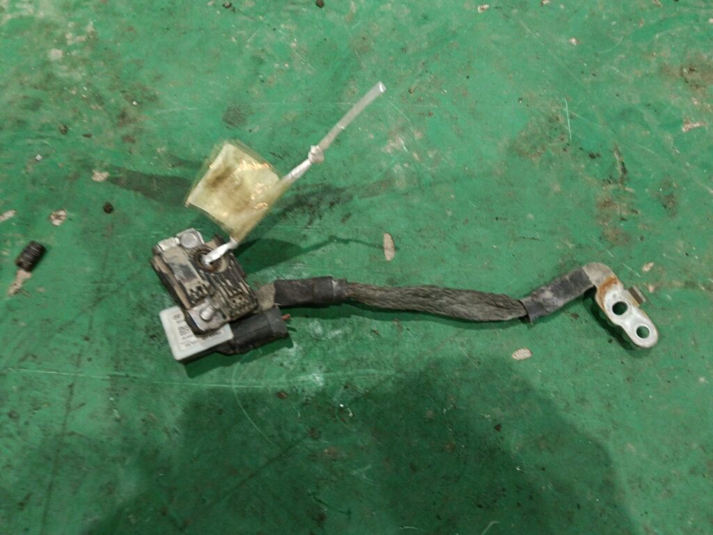 Клемма на Hyundai Elantra MD 37180-4V010
