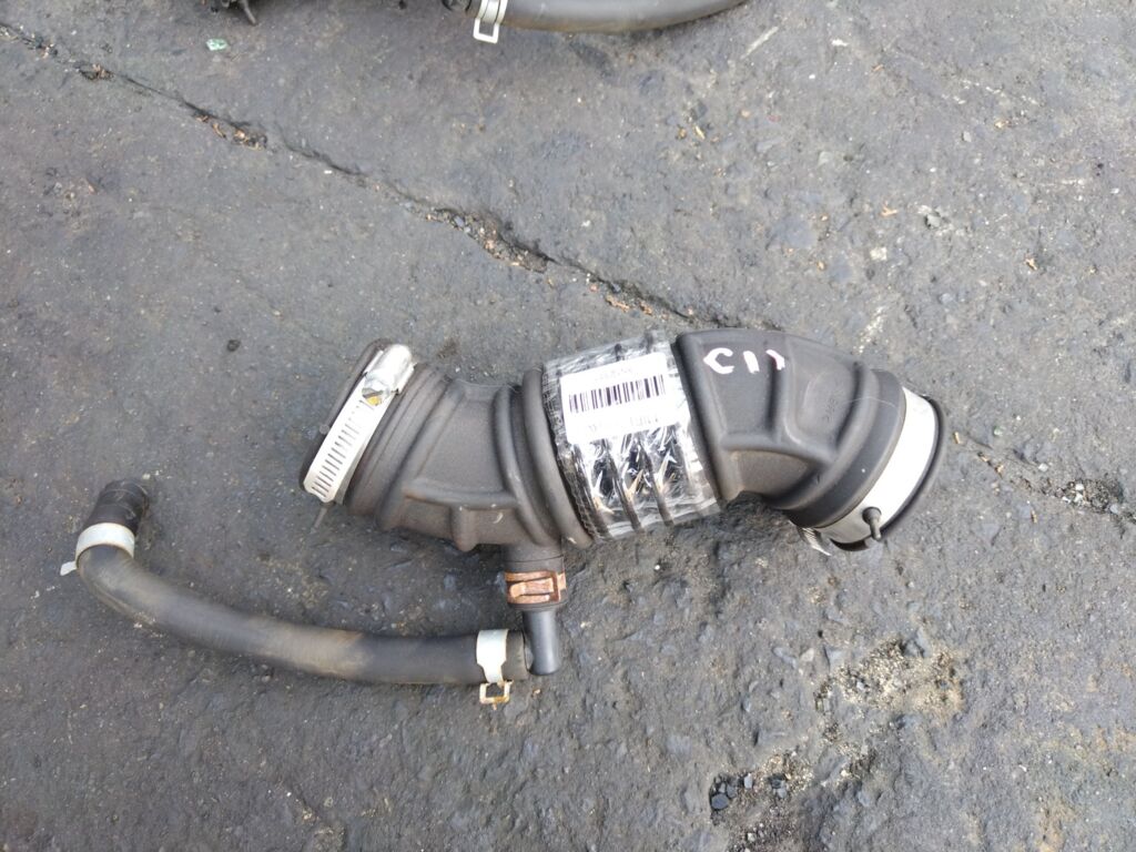 Патрубок воздушн.фильтра на Nissan Tiida C11 HR15DE 16578 ED000  16578 ED00A