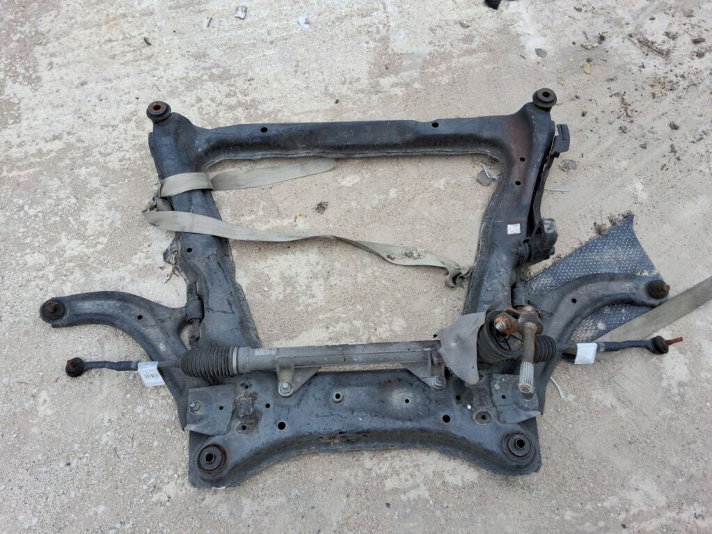 Балка под ДВС на Nissan Serena C25 MR20DE, Переднее расположение
