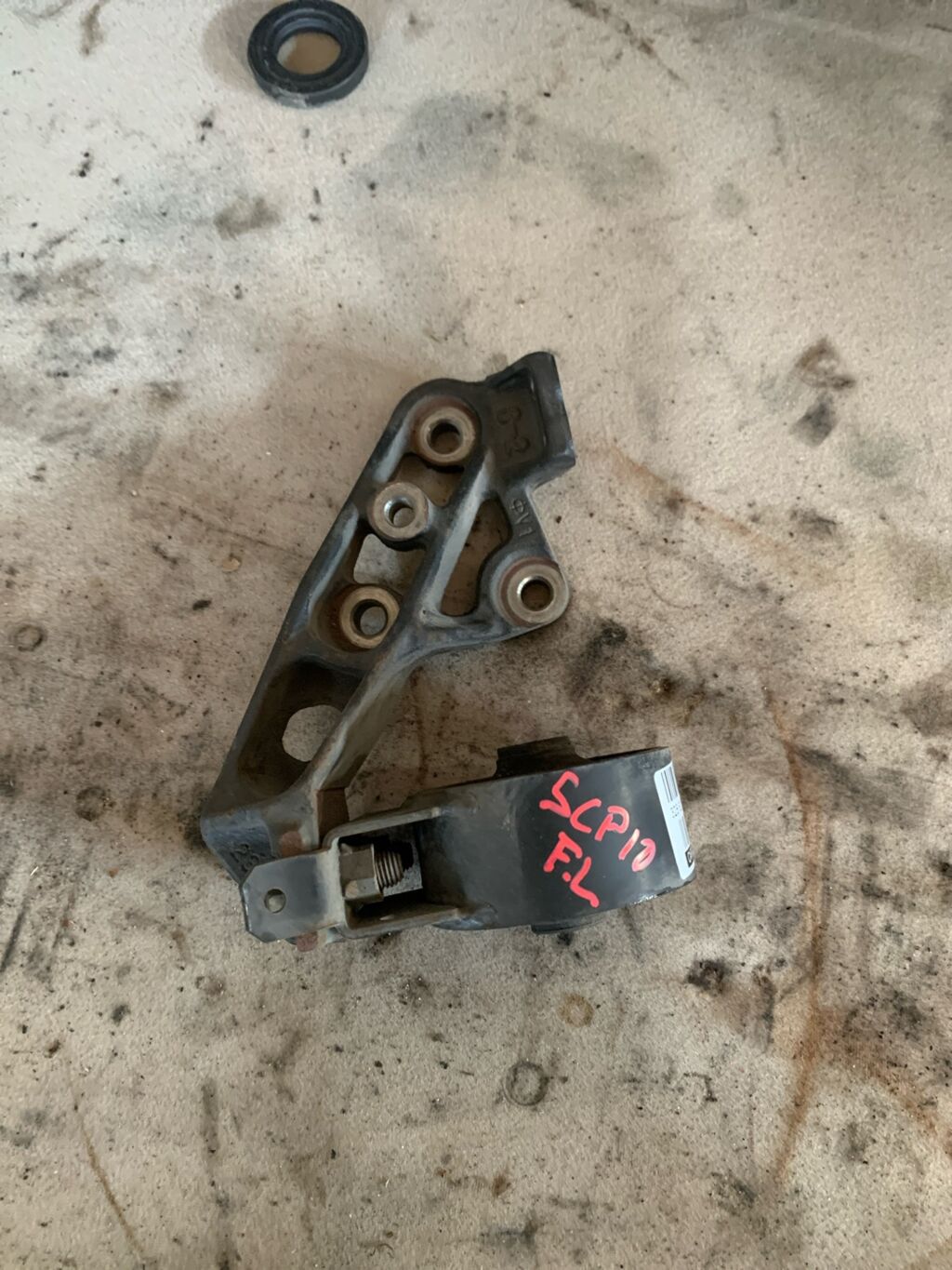 Подушка двигателя на Toyota Vitz SCP10 1SZ-FE, Переднее Левое расположение