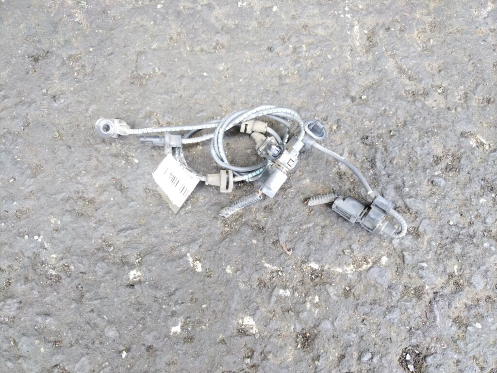 Датчик ABS на Honda Freed GB3 L15A, Переднее расположение