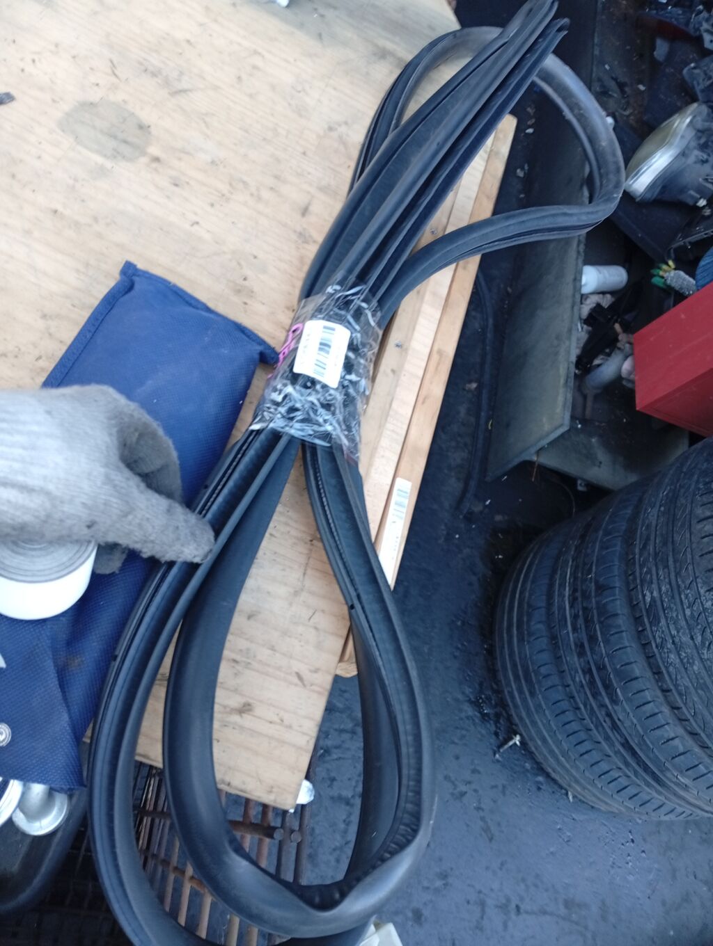 Уплотнение двери на Honda Fit GE6, Переднее Правое расположение