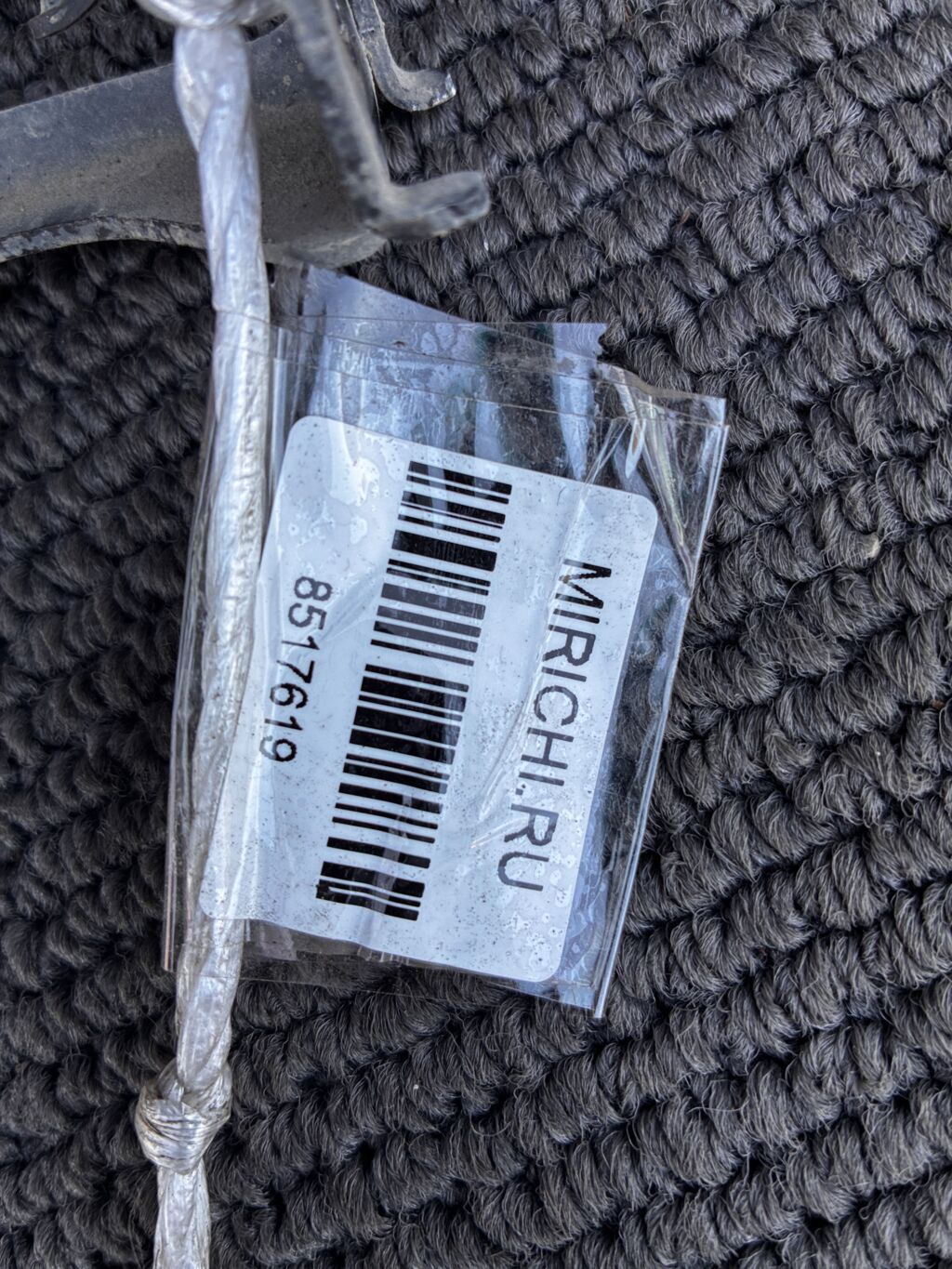 Датчик регулировки наклона фар на Toyota Ractis NCP100, Переднее расположение