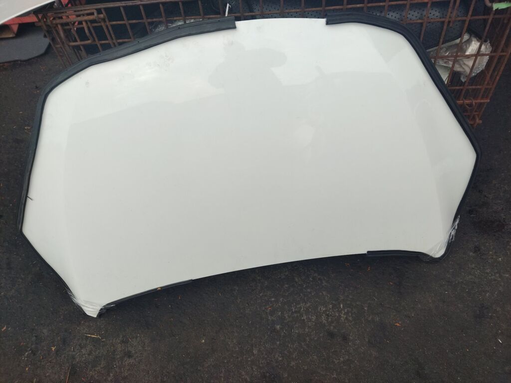 Капот на Mazda Demio DE3FS 05031967  12302101  160108  2741660  3421280A1  453303  453303J  5605000  6803003421280P  8120189  931800  99C30  D6Y1-52-31X  FP 4420 280  GD99C30  L04472  MV D6Y15231X  MVD6Y15231X  MZ0201A  MZ20052A  MZ20052AJ  MZ20052AQ  MZ20052AV  MZ3093100  MZ3093130  MZ51101500000  MZX0207330  PMZ20052A  STMZ520150  YRJ10M208001