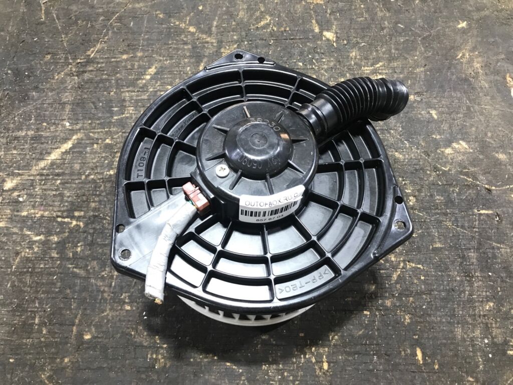 Мотор печки на Honda Edix BE3