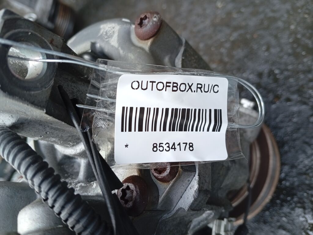 Компрессор кондиционера на Nissan Tiida C11 HR15DE 92600-ED00A