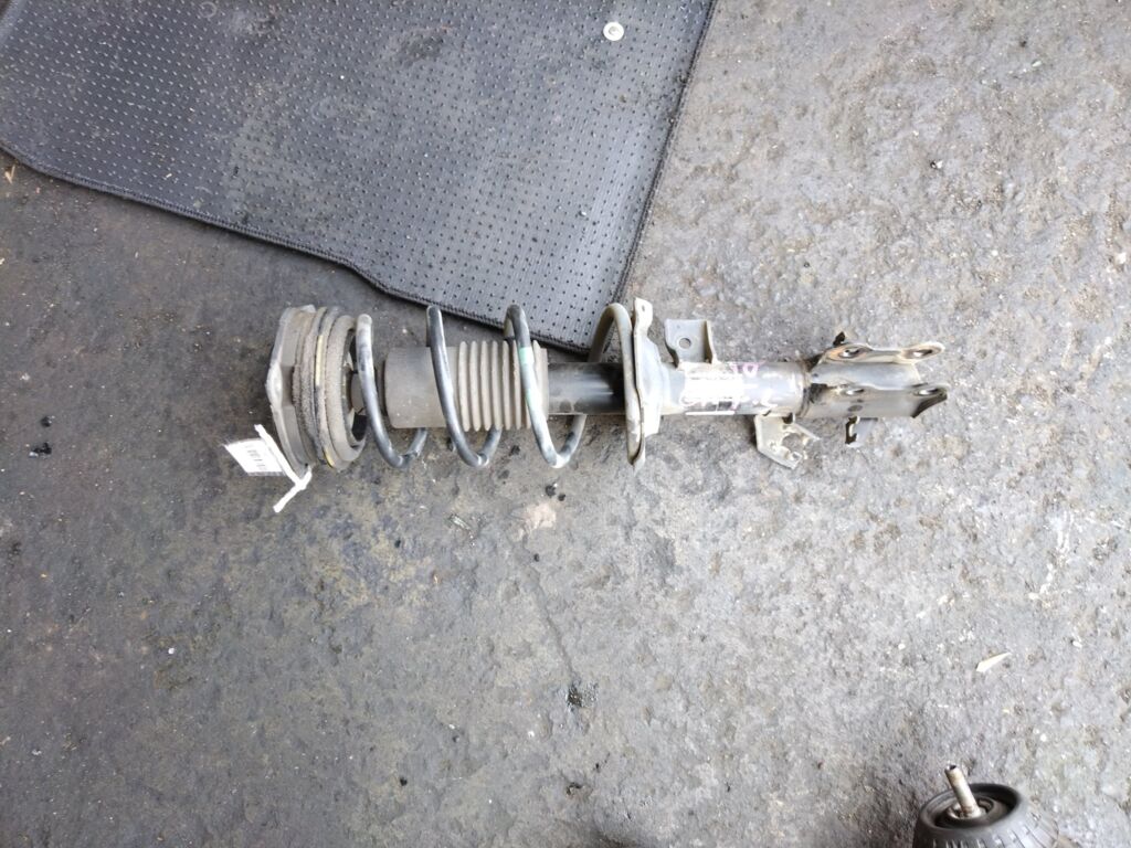 Стойка амортизатора 333391, 54303 ED025, 54303 ED50B, 54303CJ40C, 54303CJ41C, 54303ED001, 54303ED501, 54303ED50A, 54303ED525, 54303EE50B, 54303EE90A, 54303EF80A, 54303EM01A, 54303EM30C, CR-049-2726, CR-049FL-C11, E4303 EC80A, E4303 EE90A, E4303 EL00A, E4303 EM01A, E4303EM30C, SJ-049-2726, SJ-049FL-C11, ST-049-2726 на Nissan Tiida C11 HR15DE Фото 2