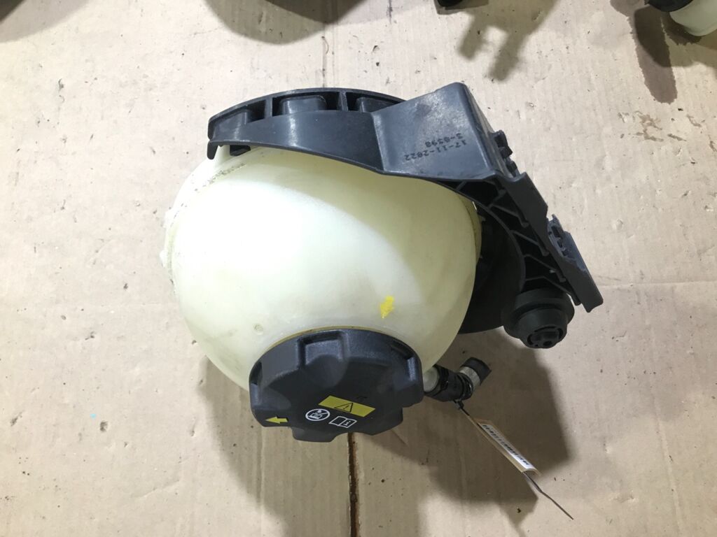 Бачок расширительный на Bmw 1-Series F20 N13 764215901