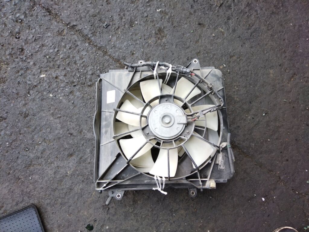 Вентилятор радиатора ДВС на Honda Freed GB3 L15A