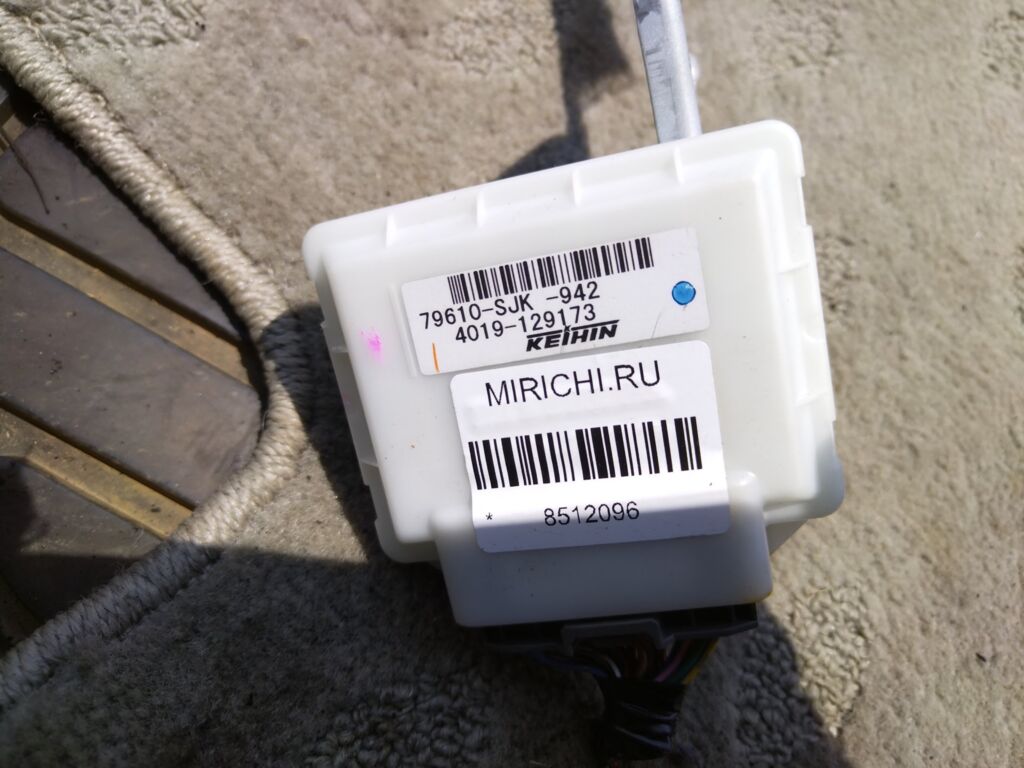 Регулятор скорости мотора отопителя на Honda Elysion RR1 K24A 79610-SJK-942