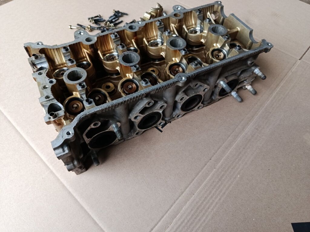 Головка блока цилиндров на Suzuki Sx4 YA11S M15A