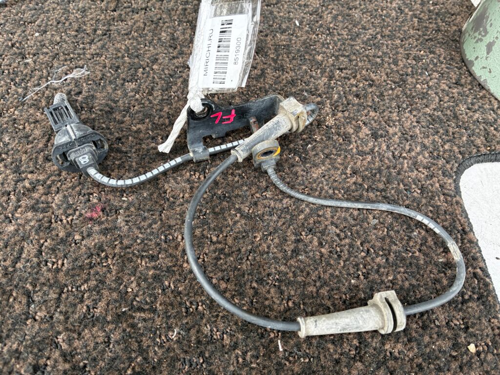 Датчик ABS на Honda Fit GE6 L13A 57450-TF0-003, Переднее Правое расположение