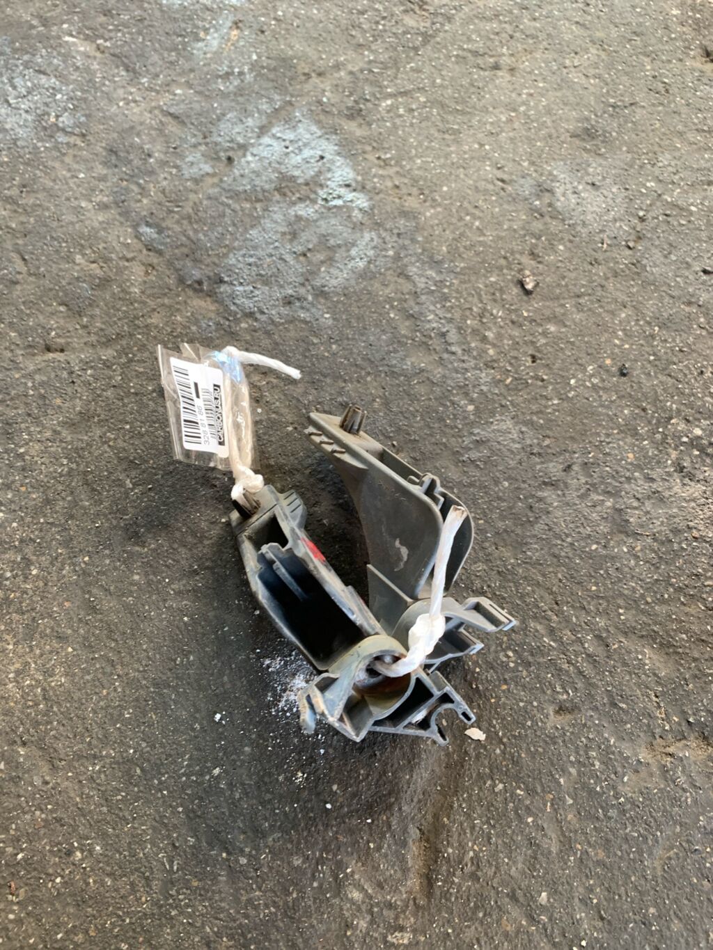 Крепление бампера на Toyota Vitz SCP10, Переднее расположение