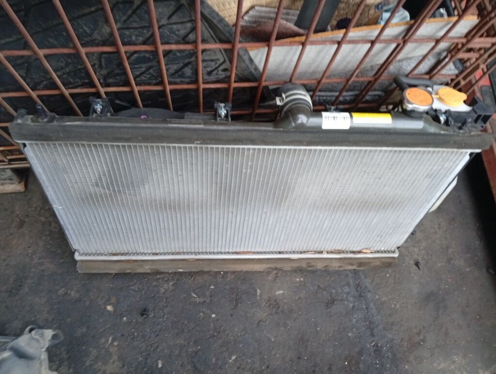 Радиатор ДВС на Subaru Legacy Wagon BR9 EJ253