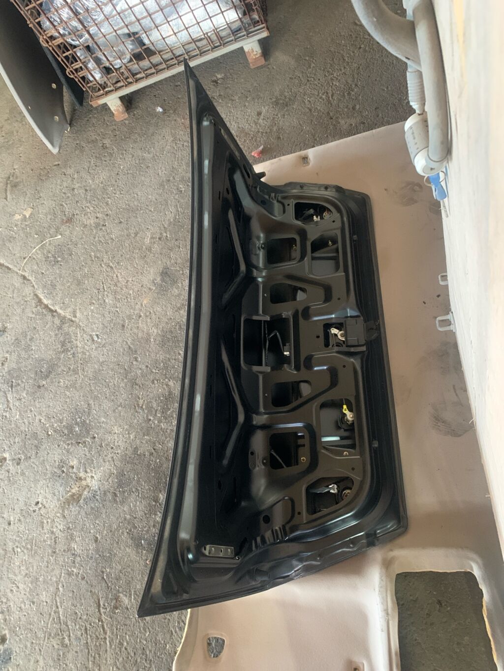 Крышка багажника на Nissan Sunny FB15 4845B H4300-4M4CM