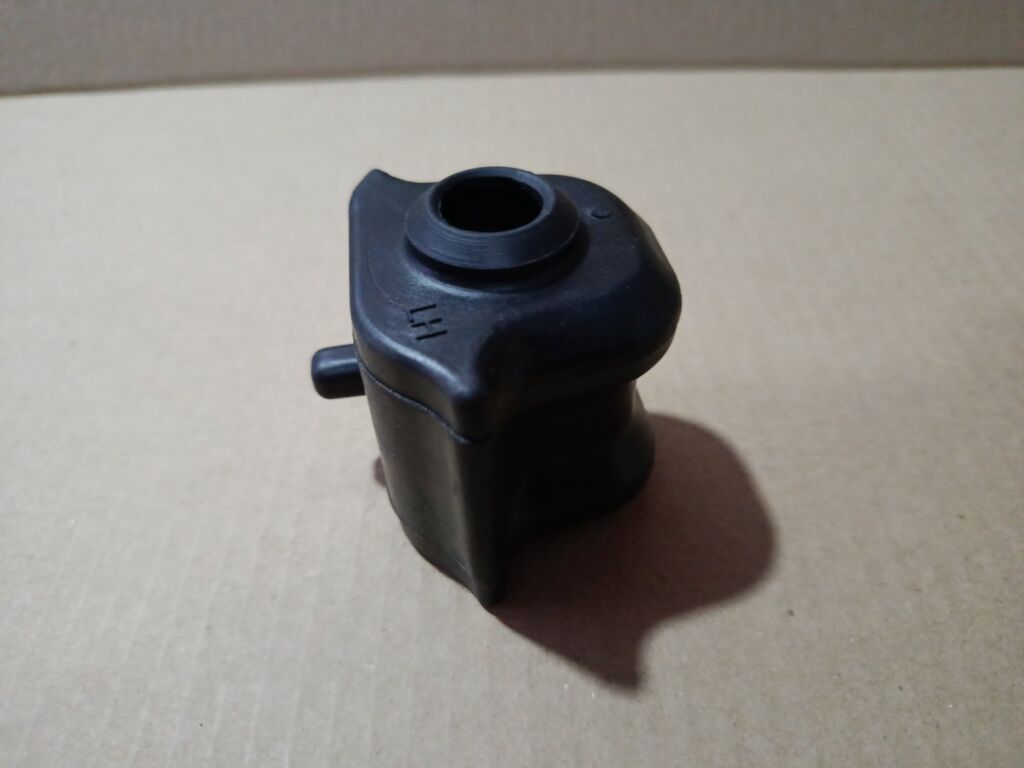 Втулка стабилизатора 48815-12370, 48815-02140 на Toyota Corolla ZRE151L Фото 3