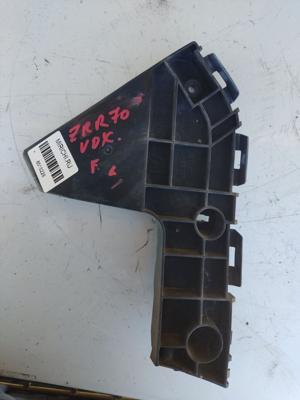 Крепление бампера на Toyota Voxy ZRR70G 52116-28160, Переднее Левое расположение