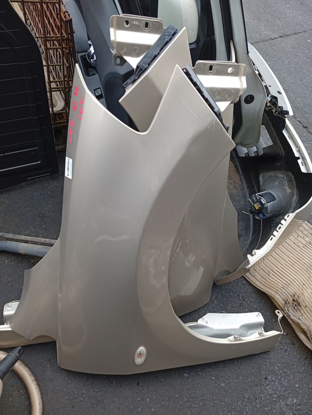 Крыло переднее на Nissan Tiida C11 Фото 2