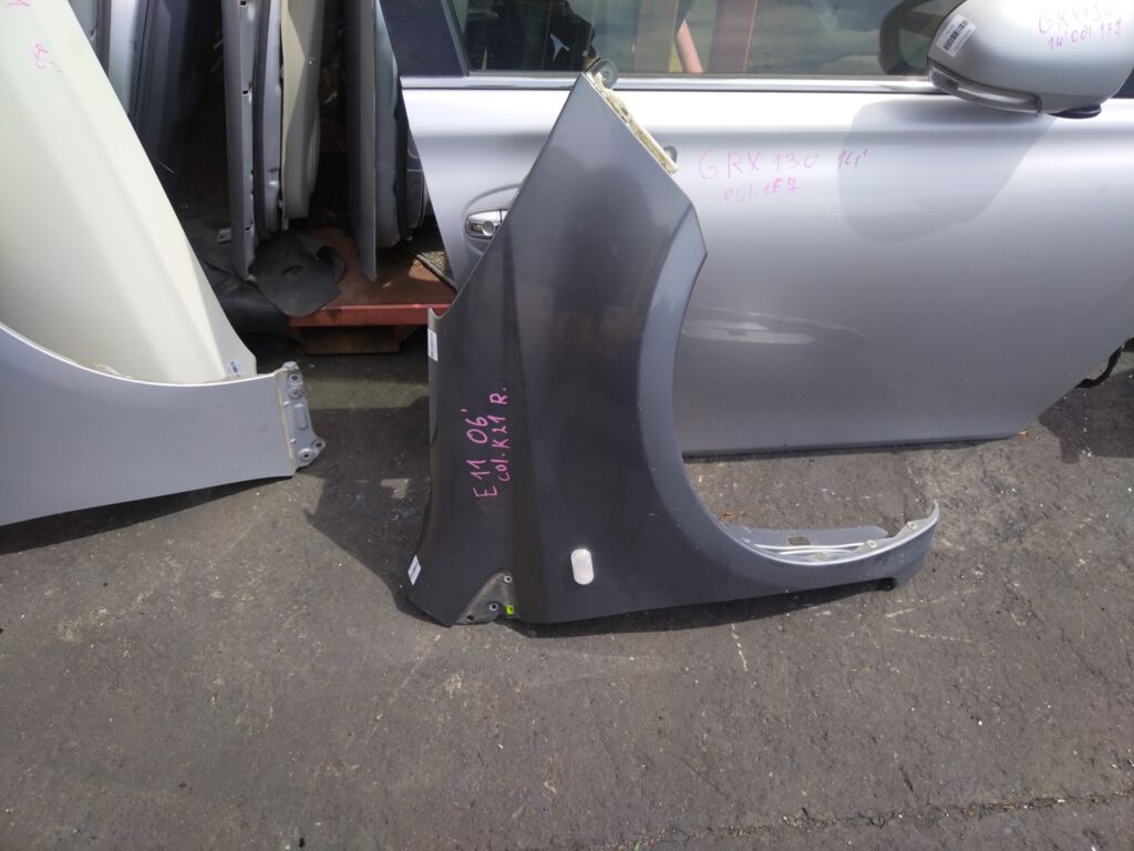 Крыло переднее на Nissan Note E11, Правое расположение