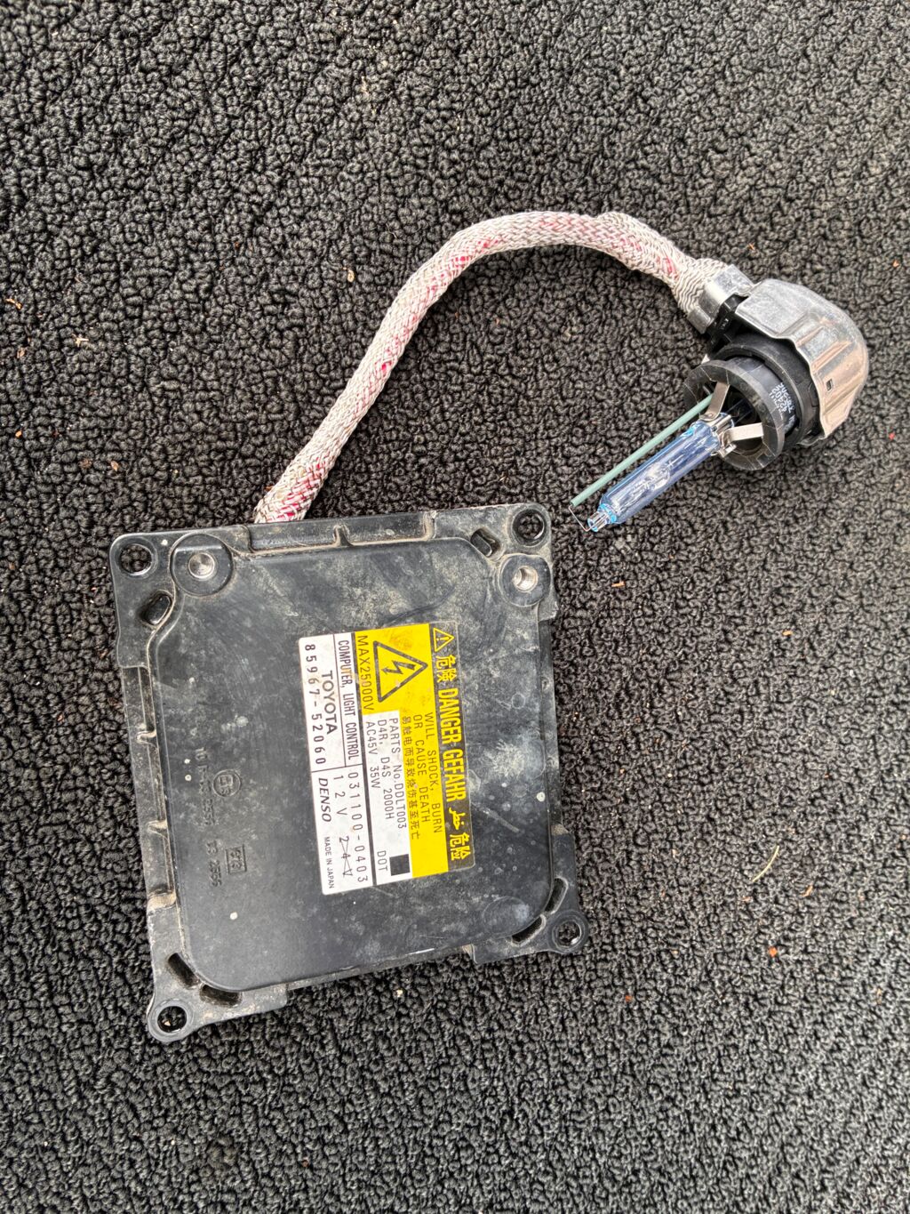 Блок розжига ксенона 85967-52060 на Toyota Ractis NCP100 Фото 2