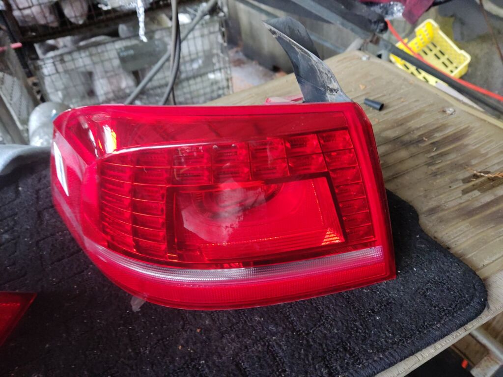 Стоп на Volkswagen Passat 3C 3AE945207B  3AE945309, Левое расположение